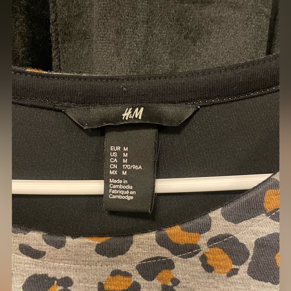 H&M 2-Piece Leopard Crop Midi SKIRT SET in GREAT condition. Size Medium - Picture 8 of 8